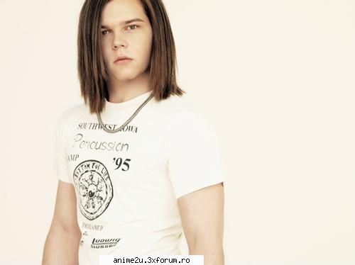 aici punem pozecu basistul trupei tokio hotel georg listing